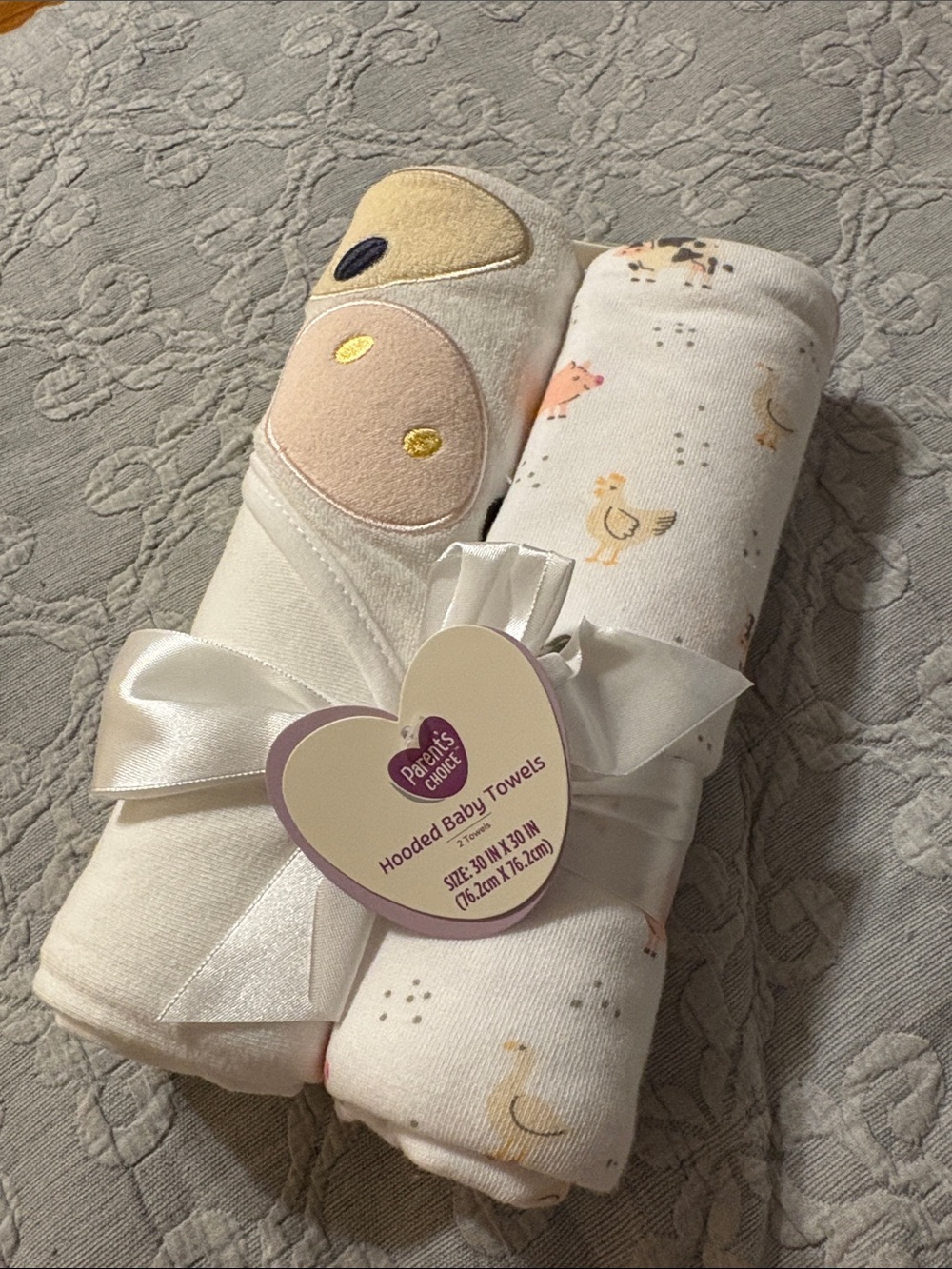 Parents' Choice Hooded Baby Towels Set in Cream and white with animal designs